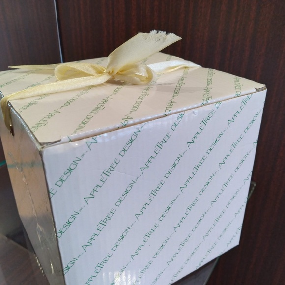 New in Box Shoe Mind Teapot - Picture 8 of 9